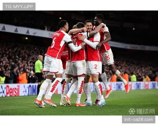 球迷镜头：远征米兰的阿森纳小球迷在丢球后落泪获安慰